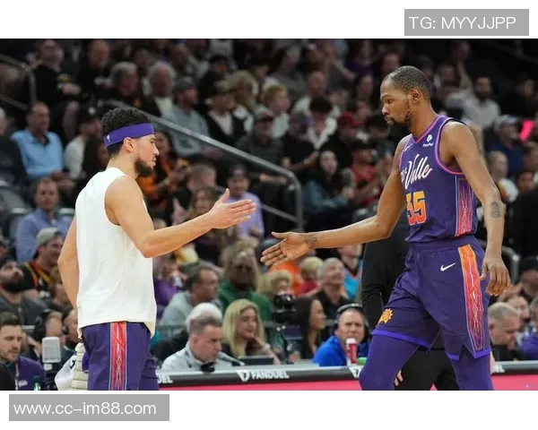 布克脚踝伤情一周后再评估奥特强调继续前行是比赛的真正意义 布克脚踝伤情一周后再评估奥特强调继续前行是比赛的真正意义